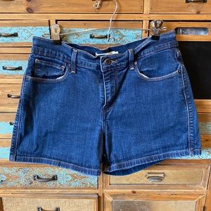EUC WOMEN’S LEVIS Denim Jean Shorts